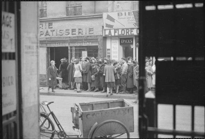 File:Paris, Spring 1945- Everyday Life in Liberated Paris, France, 1945 D24161.jpg