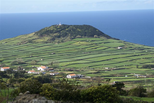 File:Pico Matias Simão, Altares, Angra do Heroísmo, Ilha Terceira, Arquipélago dos Açores, Portugal.JPG