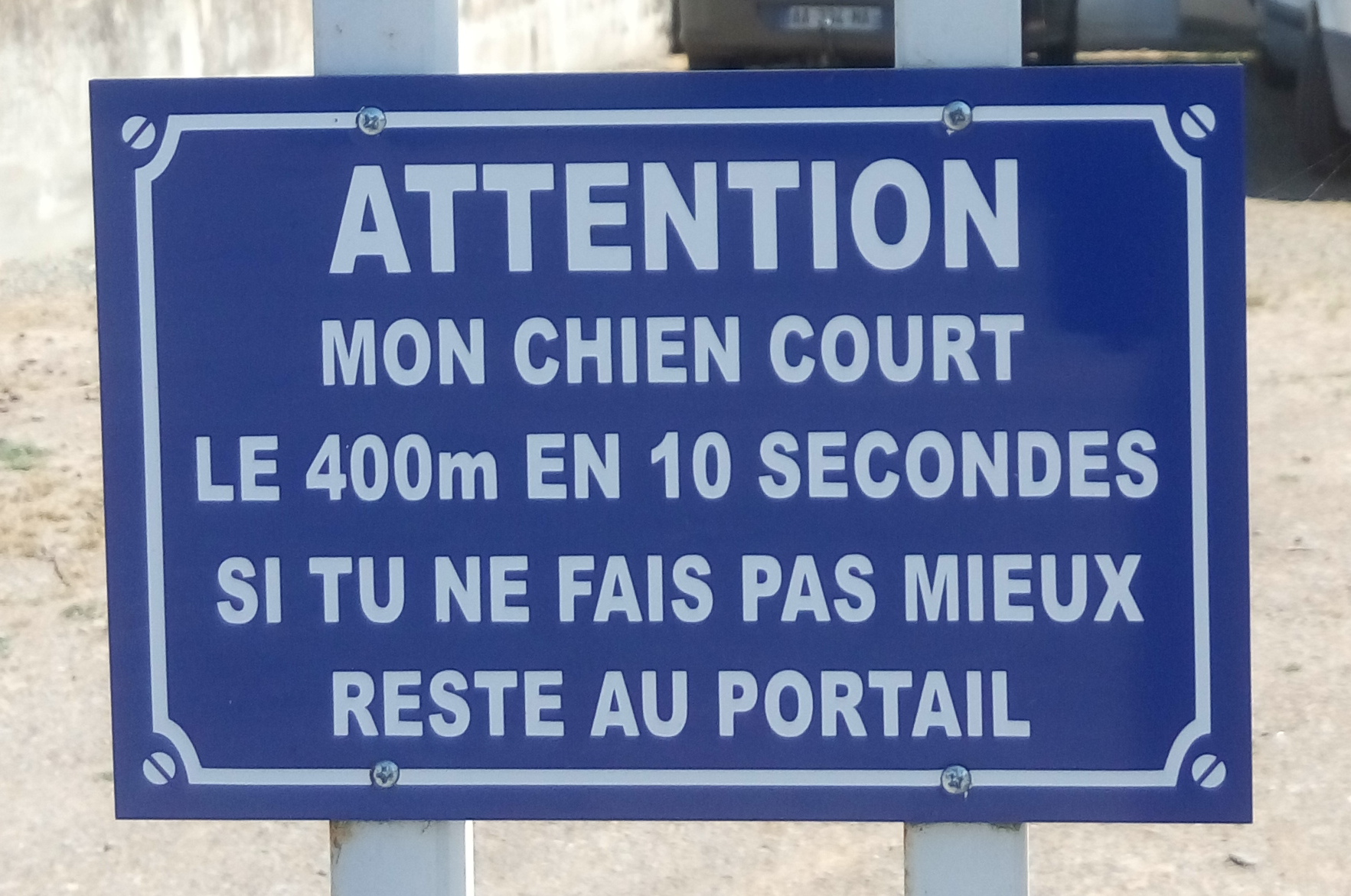 File:Plaque Attention au chien humoristique.jpg - Wikimedia Commons