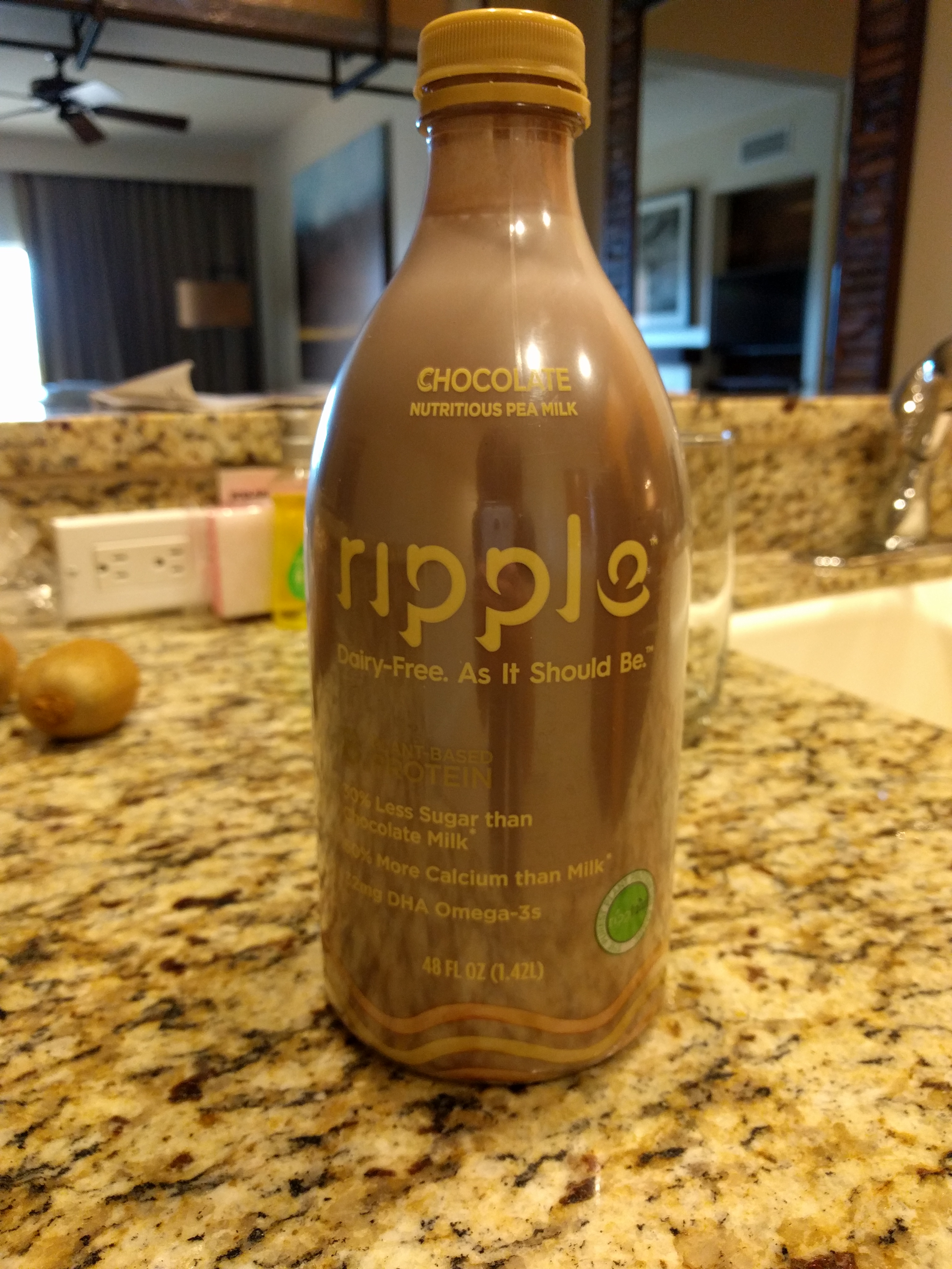 https://upload.wikimedia.org/wikipedia/commons/d/d9/Ripple_chocolate_pea_milk.jpg