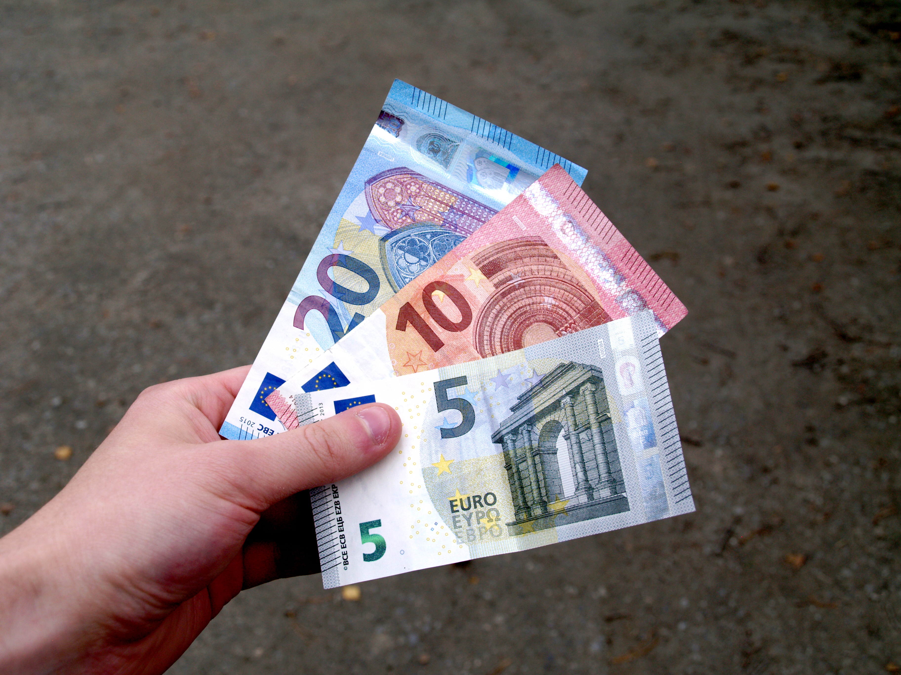 File Second Series 5 10 Euro Banknotes In Hand Jpg Wikimedia Commons