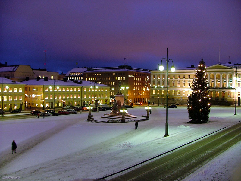 File:Senaatintori joulukuisena aamuna 2004.jpg