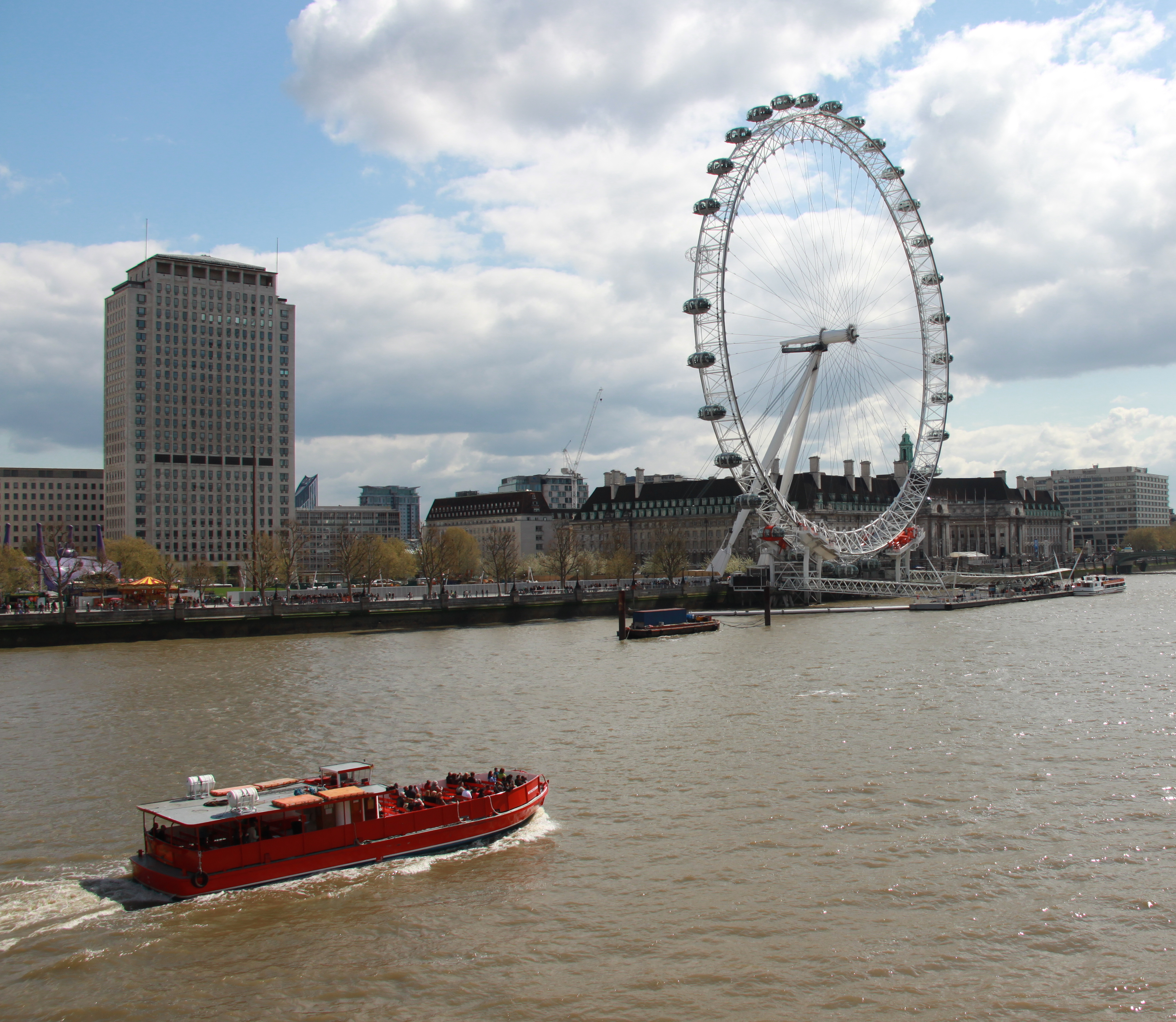 London central 4. Квартал развлечений в Лондоне 4 буквы. London Centre. Фото девочек 4 в Лондоне.