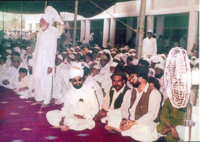 File:Syed Ghulam Mohiyuddin Gilani alias Babuji presiding over an Urs cermony at Golra Sharif.jpg