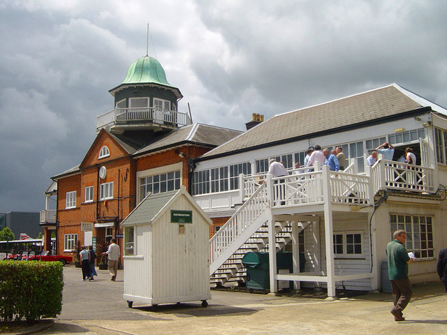 File:The Club House Brooklands - geograph.org.uk - 473347.jpg