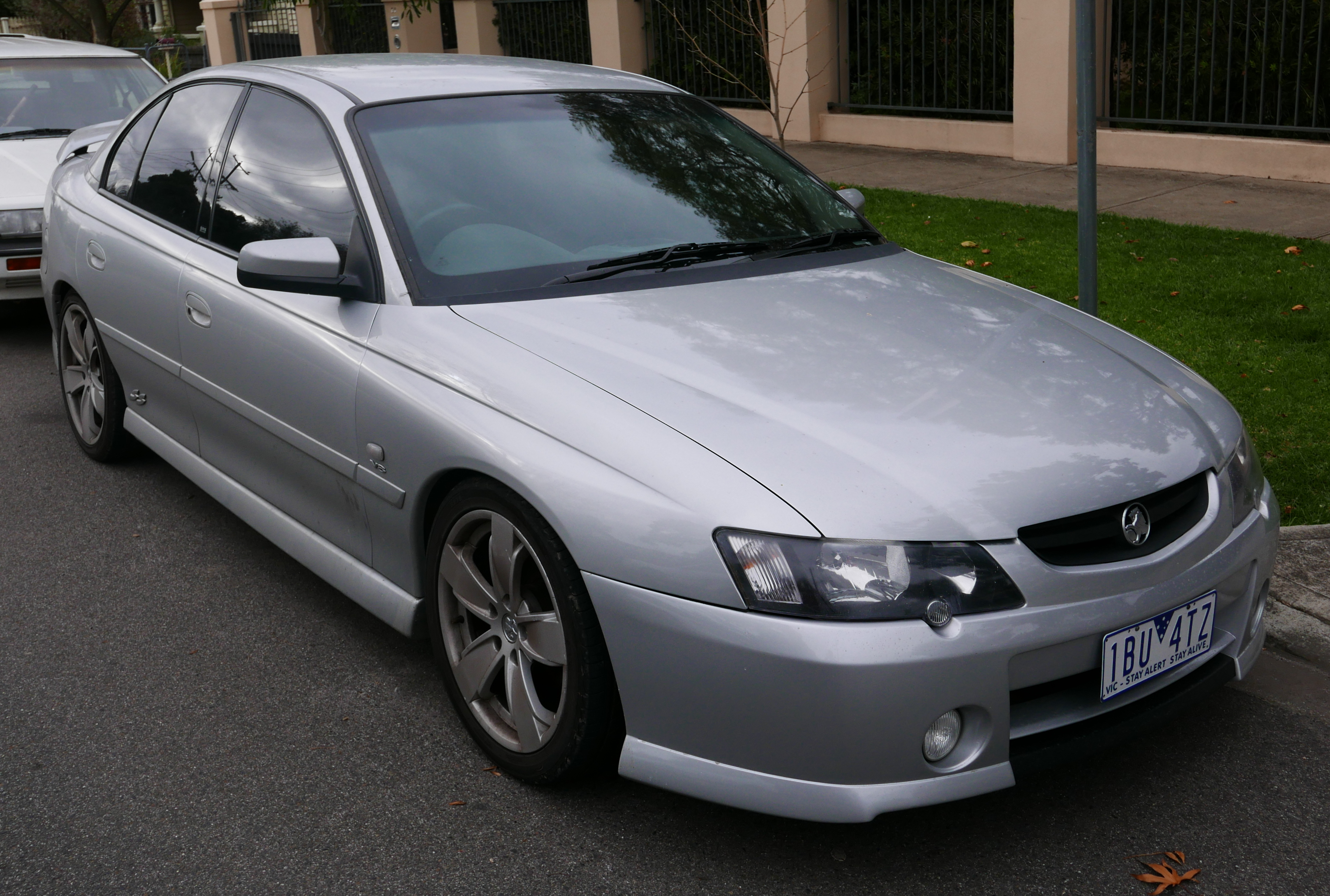 2002_Holden_Commodore_(VY)_SS_sedan_(2015-05-29)_01.jpg