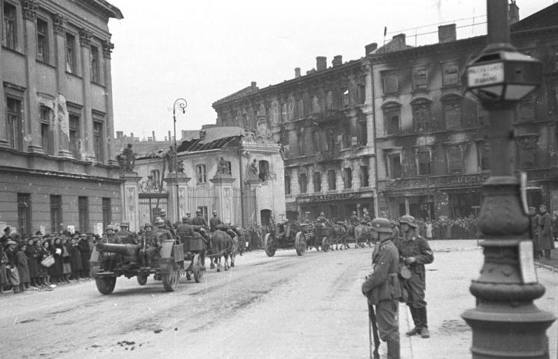 File:Bundesarchiv Bild 101I-001-0251-11, Warschau, Parade deutscher Truppen.jpg