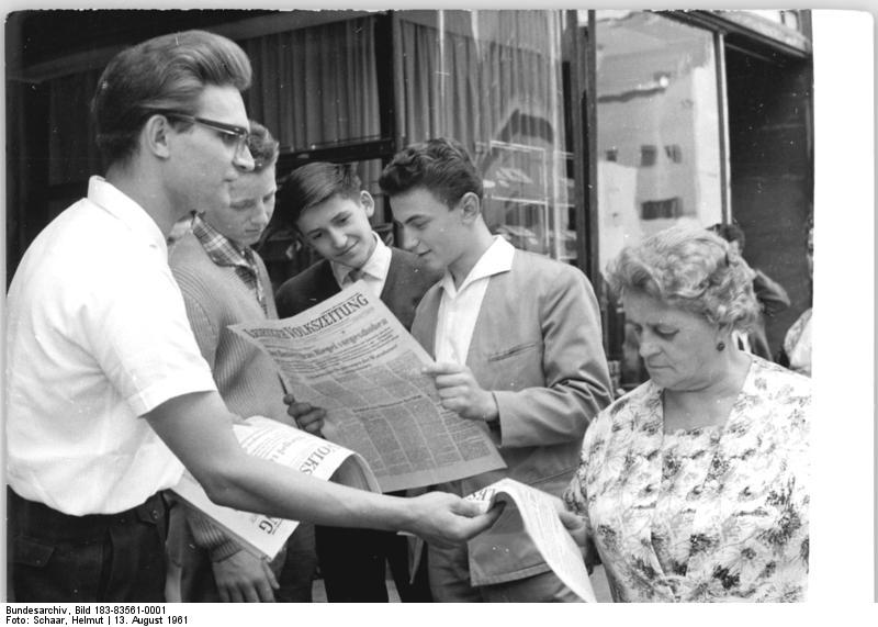 File:Bundesarchiv Bild 183-83561-0001, Leipzig, Mauerbau, Extrablatt.jpg