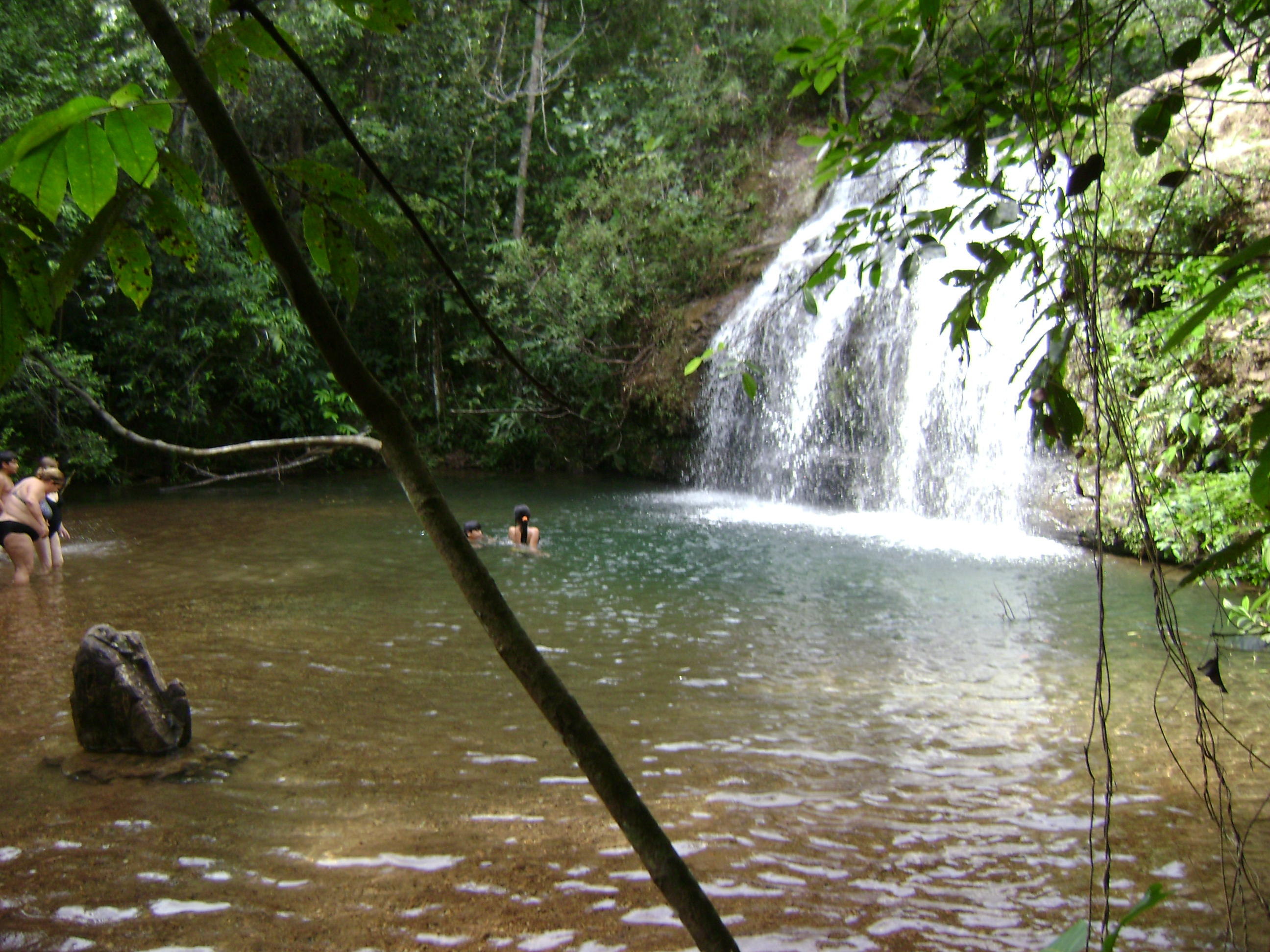 Cachoeira dentro do Parque Estadual da Serra de Caldas Novas - GO.