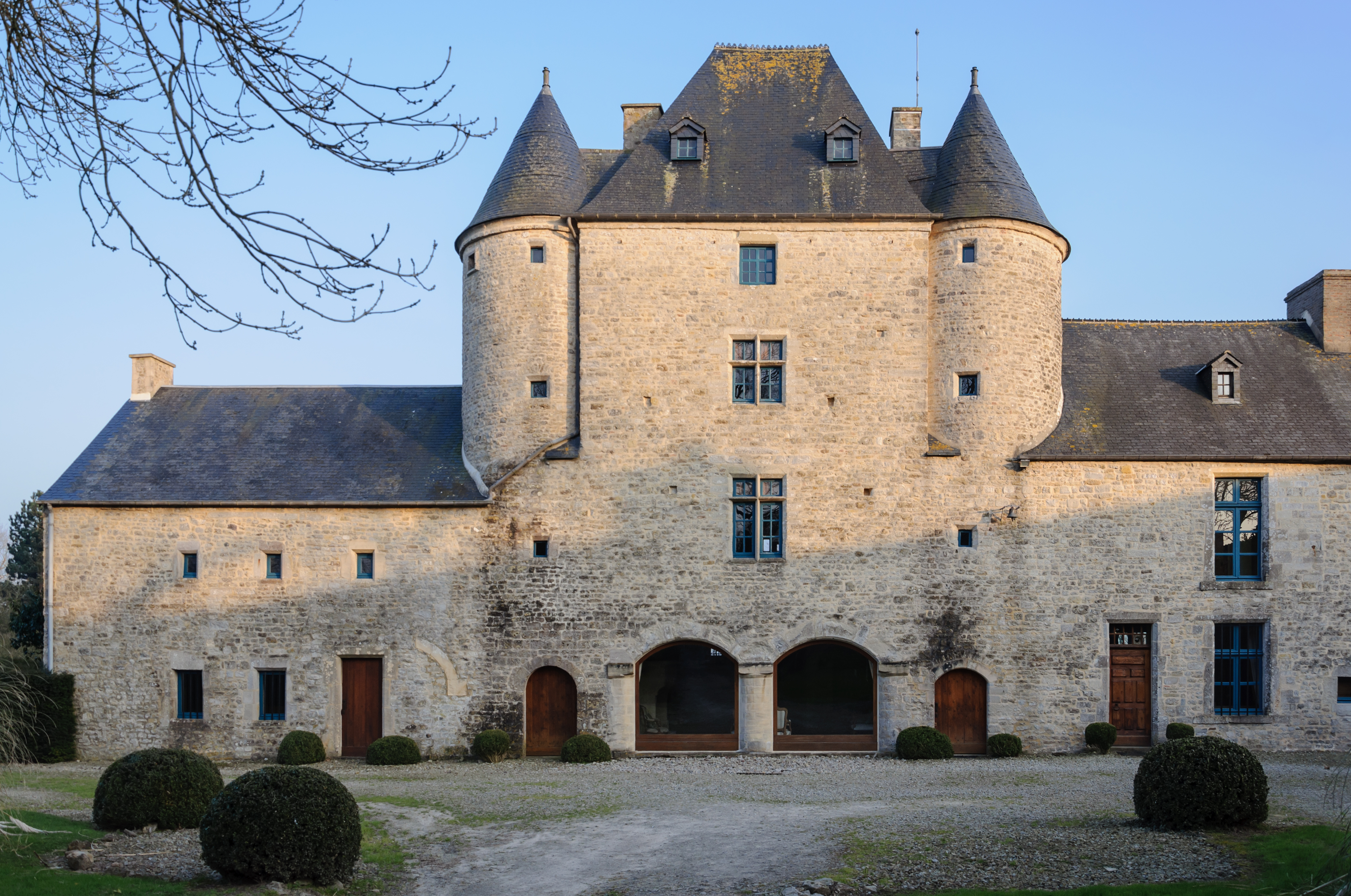 File Chateau Sainte Marie Du Mont Jpg Wikimedia Commons