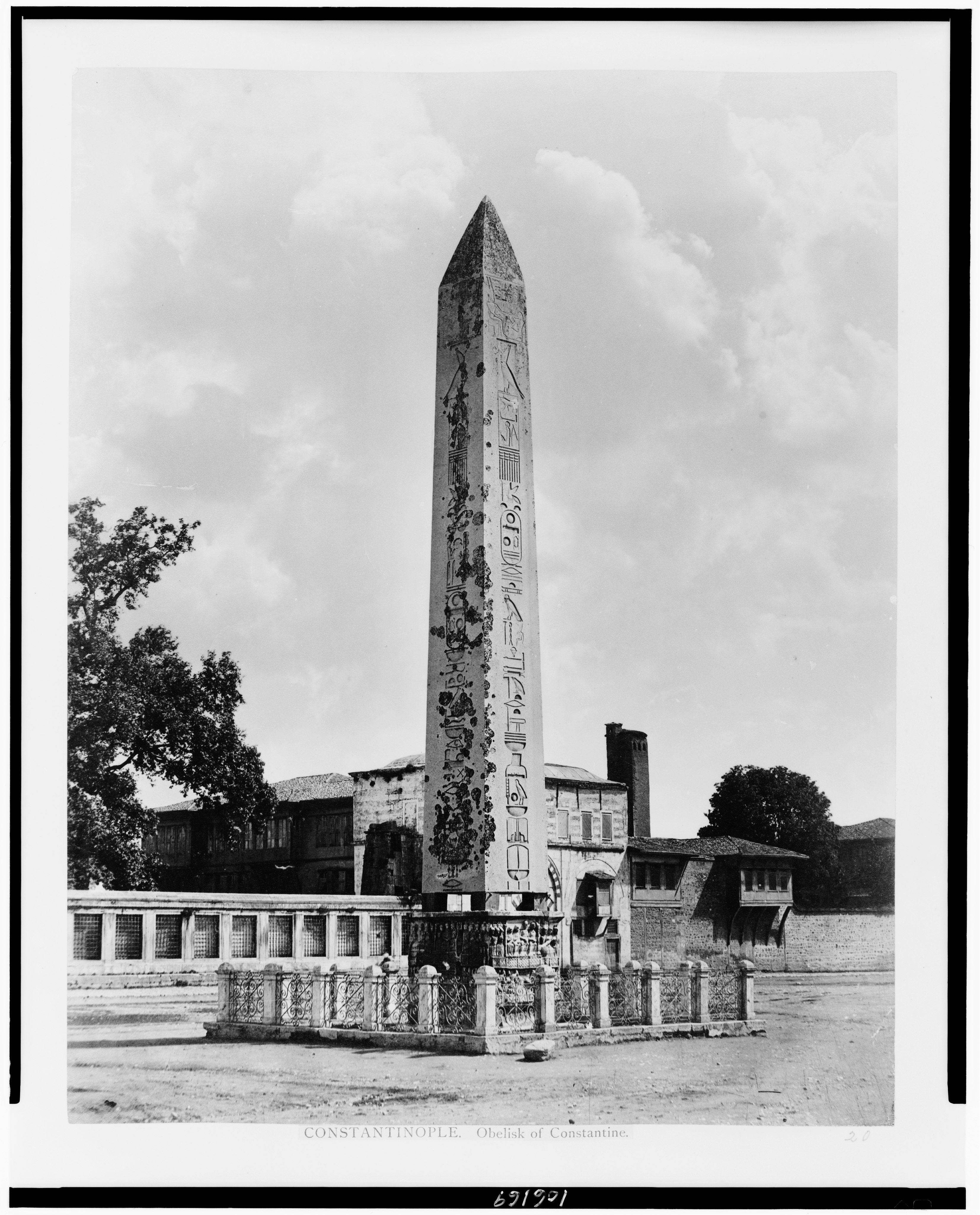 Что такое обелиск. Obelisk of Theodosius. Бермудес Обелиск. Обелиск Эдвина эрстрёма. Обелиск Кашуба.