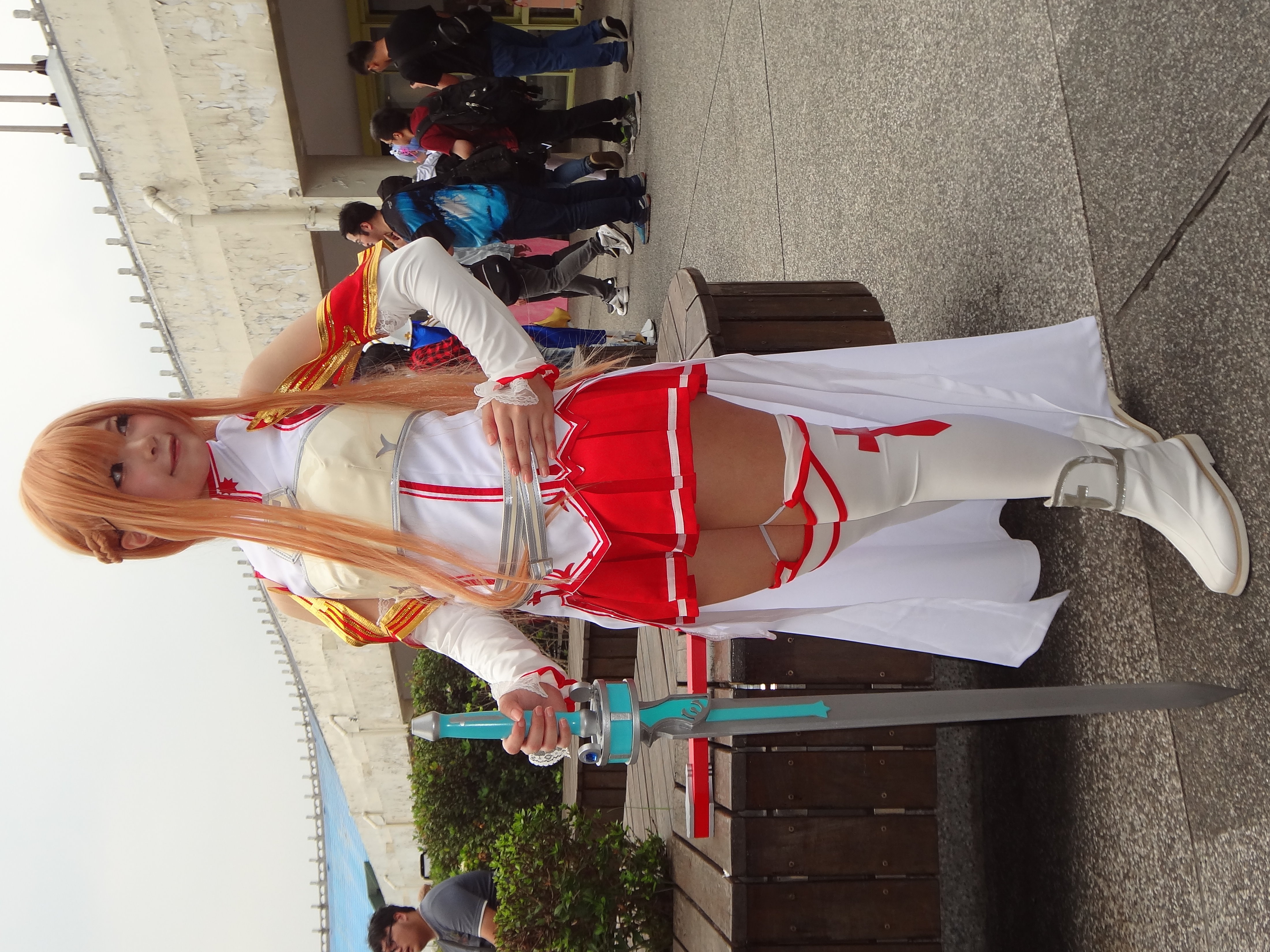 File:Cosplayer of Asuna Yuuki, Sword Art Online 20140830.jpg - Wikimedia  Commons