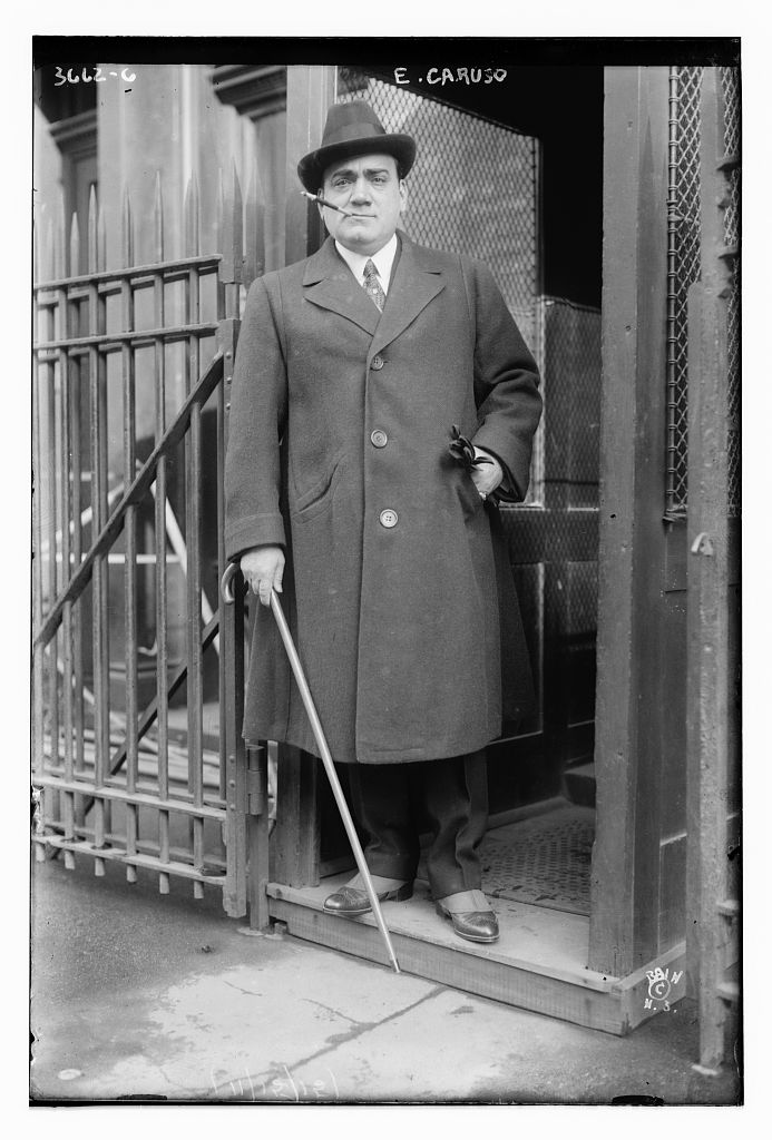 File Enrico Caruso c.1910 1915.jpg Wikimedia Commons