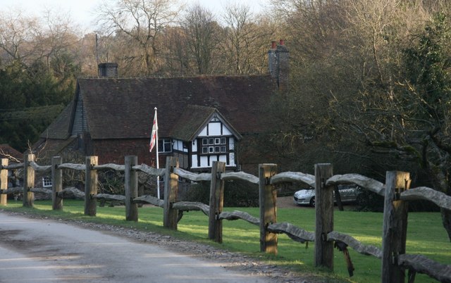 File:Farmhouse, Tablehurst Farm - geograph.org.uk - 1691100.jpg