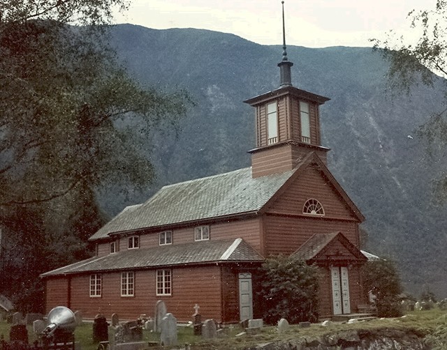 File:Fjærland kirke.jpg