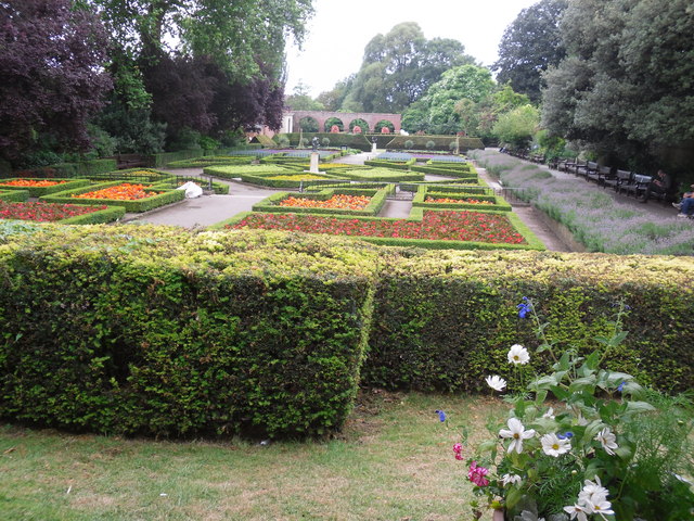 File:Flower gardens in Holland Park - geograph.org.uk - 1472849.jpg