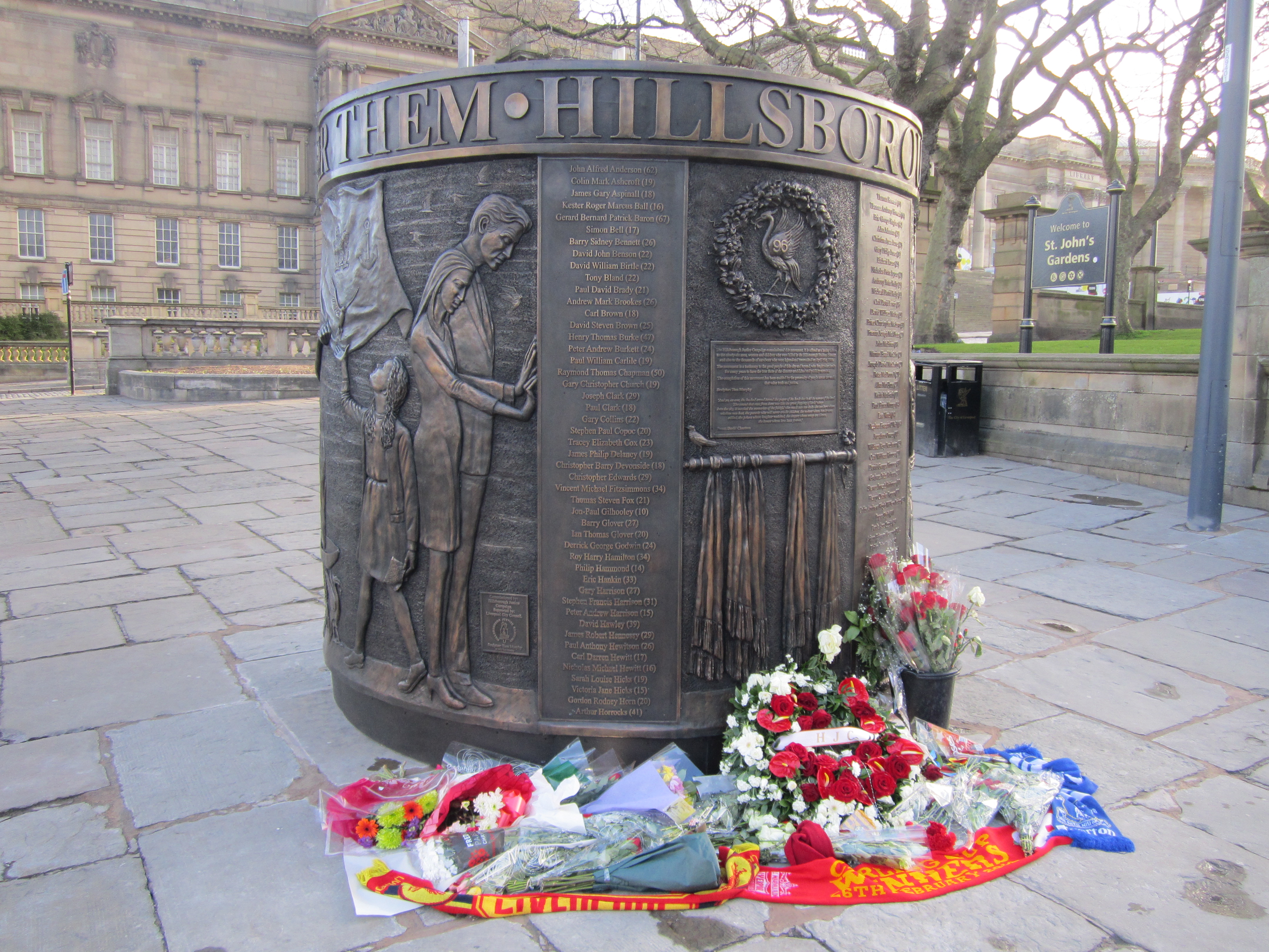 Hillsborough_memorial%2C_Old_Haymarket%2C_Liverpool_-_2013-04-16_%2814%29.JPG