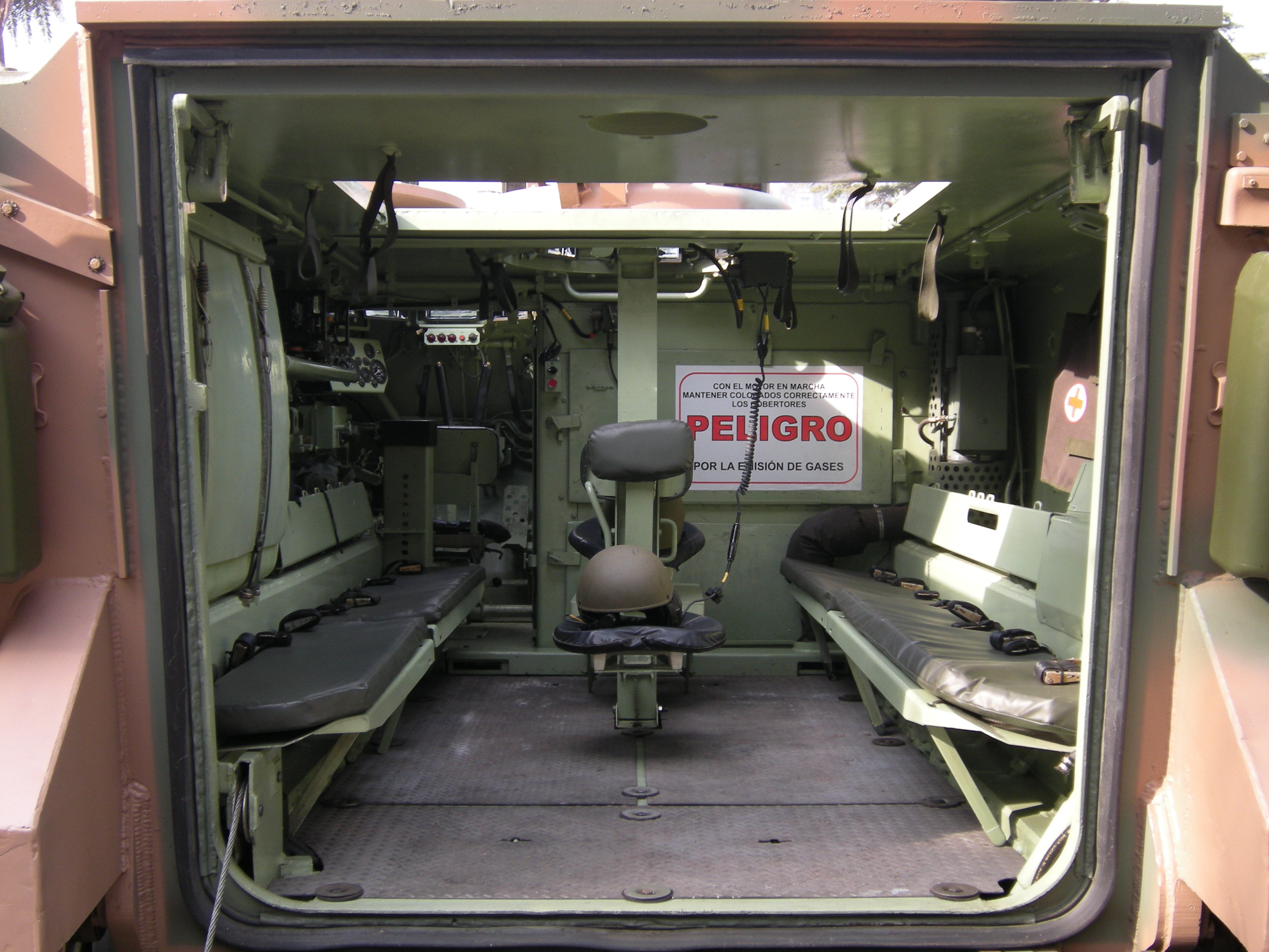 Interior_M-113_EA.JPG