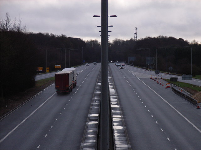 File:Junction 4, M40 - geograph.org.uk - 146145.jpg