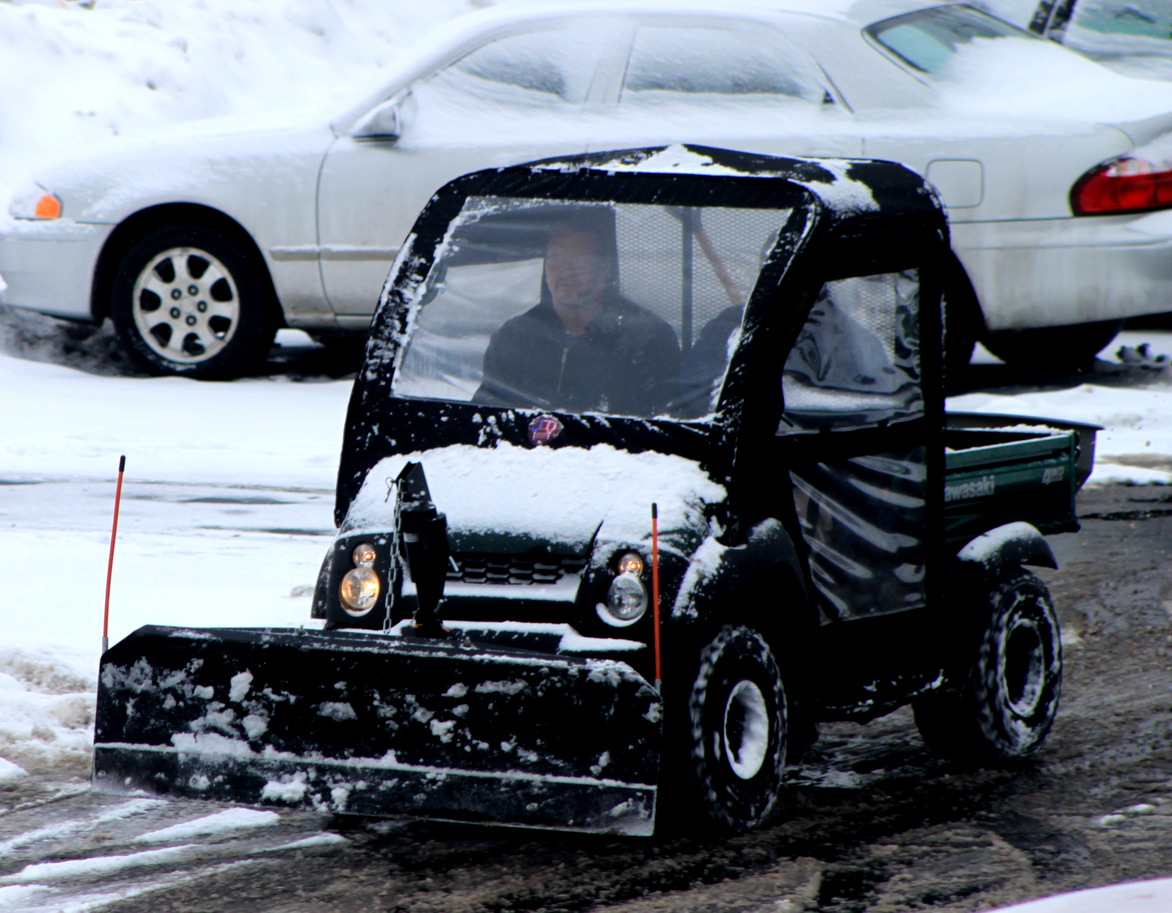 File:Snow plow machine.jpg - Wikipedia