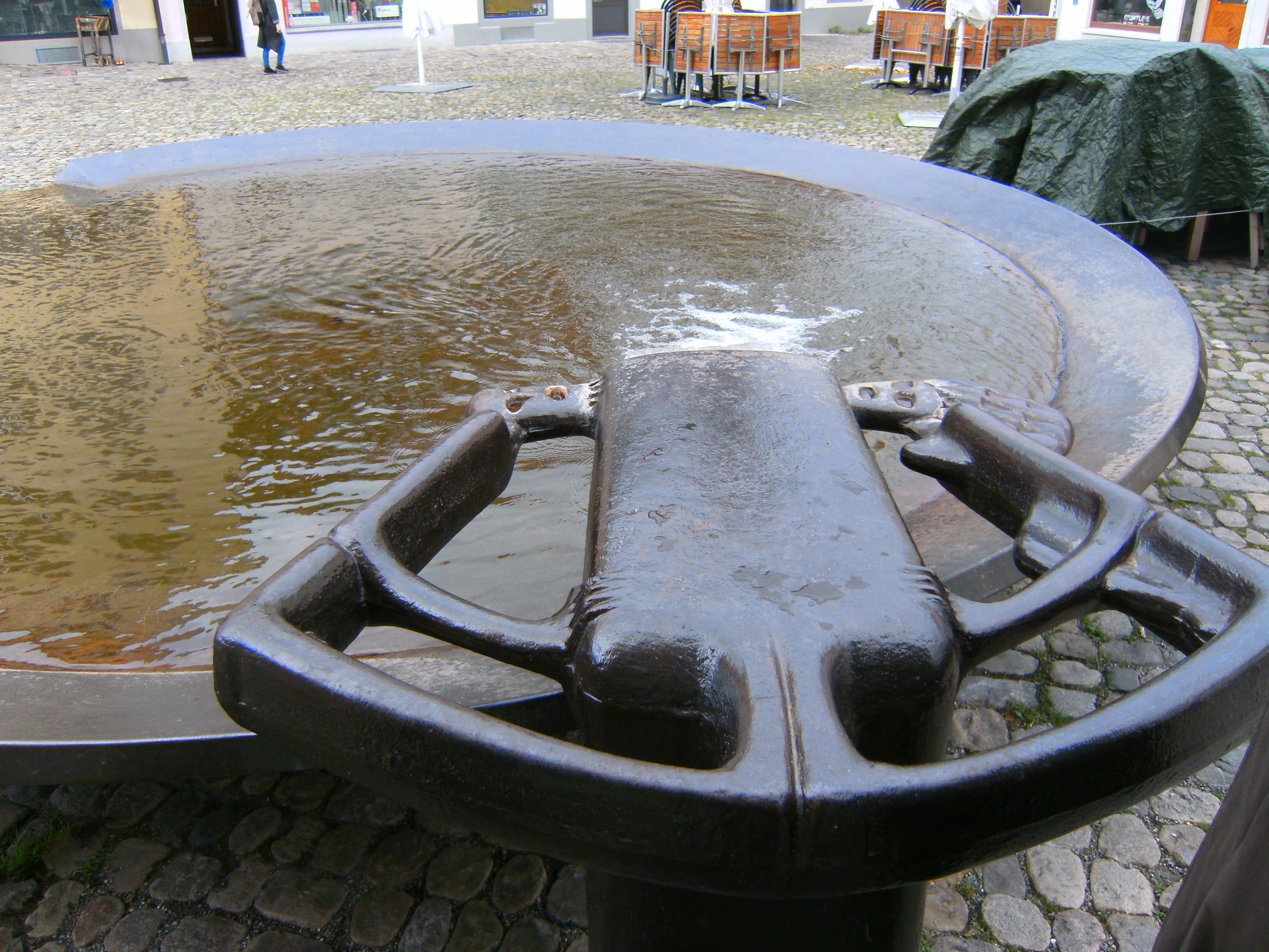 File:Konstanz-münsterplatz-brunnen.JPG - Wikimedia Commons
