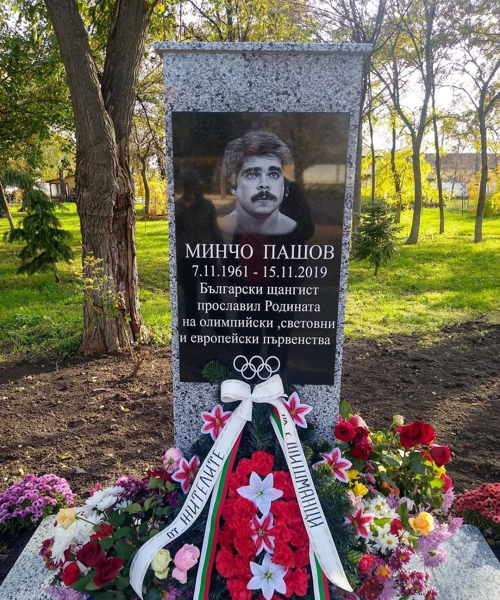 Memorial plaque to Mincho Pashov.jpg