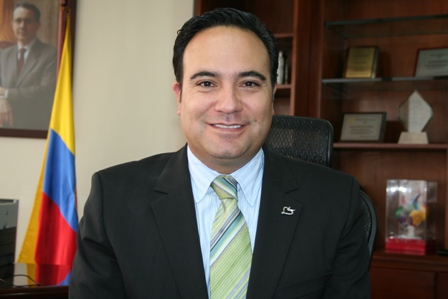 File:Ministro Luis Plata.JPG