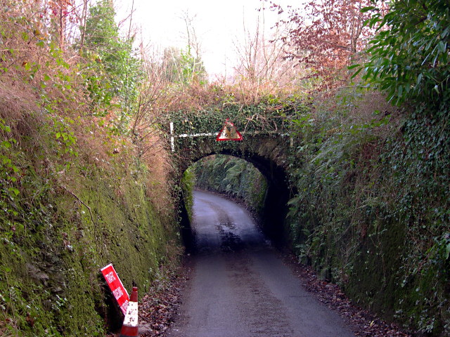 File:Narrow Road, Low Bridge - geograph.org.uk - 718386.jpg