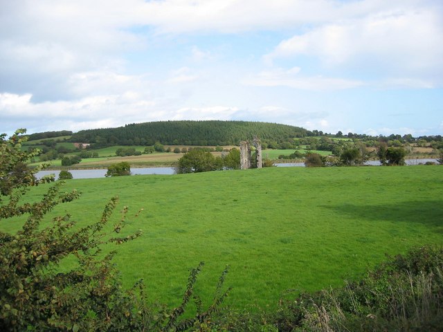 File:Old Ruin - geograph.org.uk - 486483.jpg