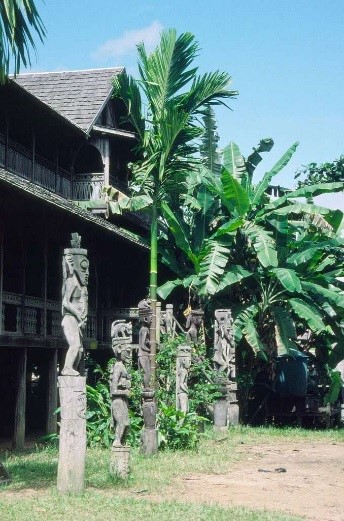 File:Patung Sapundu Suku Dayak Ngaju.jpg