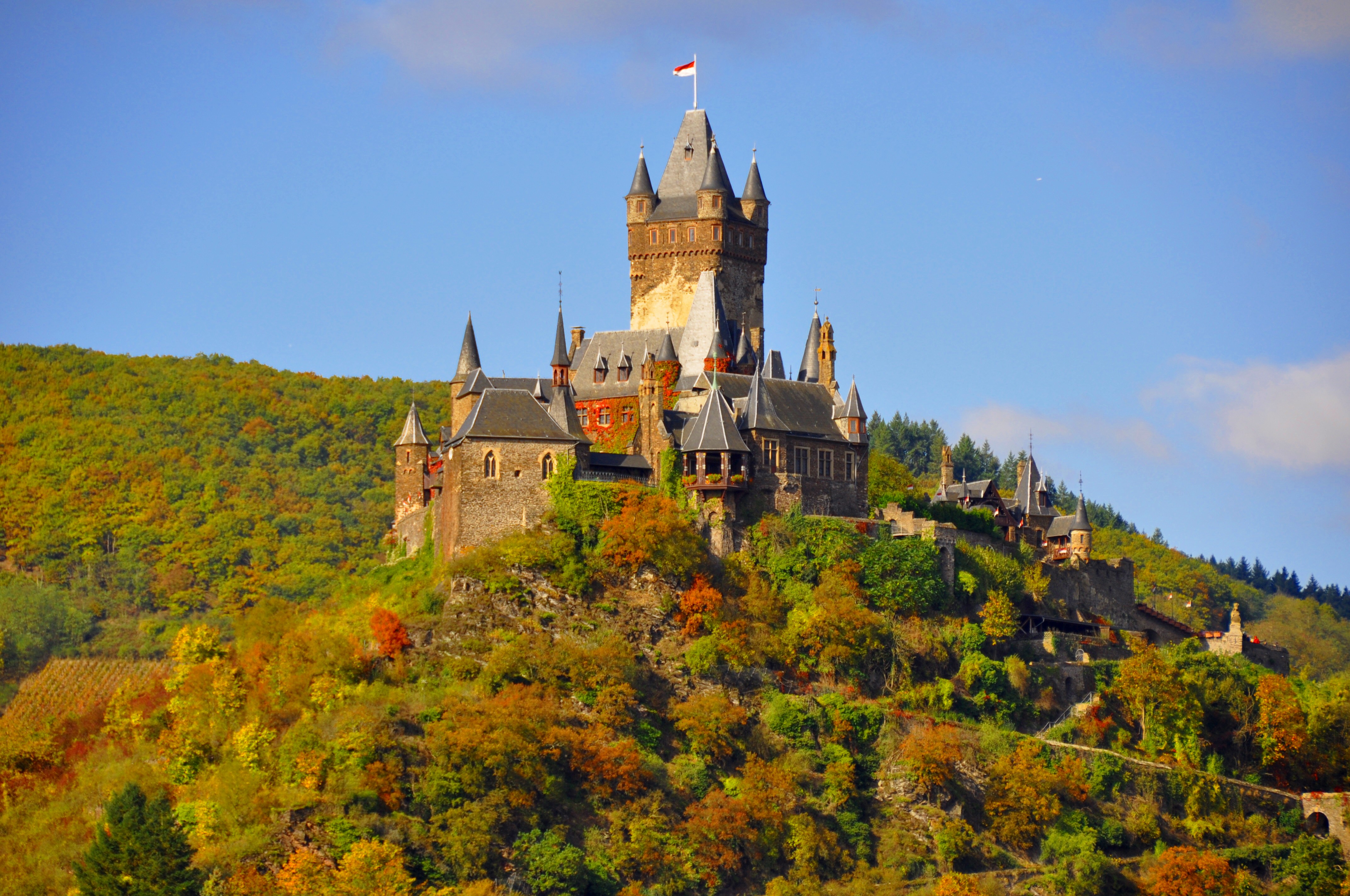 Reichsburg Castle, Mosel Valley, Germany загрузить