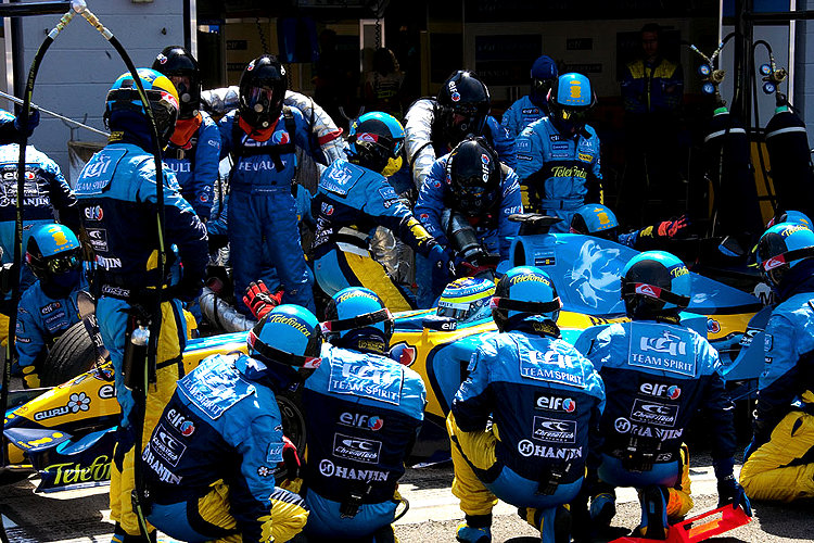 File:Renault team Fisichella 2005 British Grand Prix.jpg