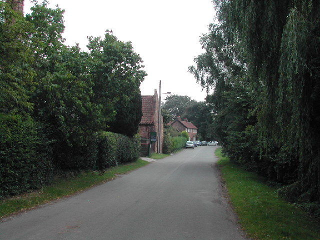 File:Road through Gonalston Village - geograph.org.uk - 38971.jpg