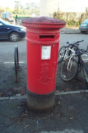 Fichier:RoyalMailCollectionBox20040124.jpg