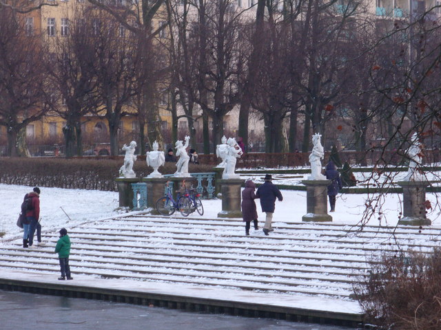 File:Schloss Charlottenburg - Terrassetreppen (Terrace Stairs) - geo.hlipp.de - 32039.jpg