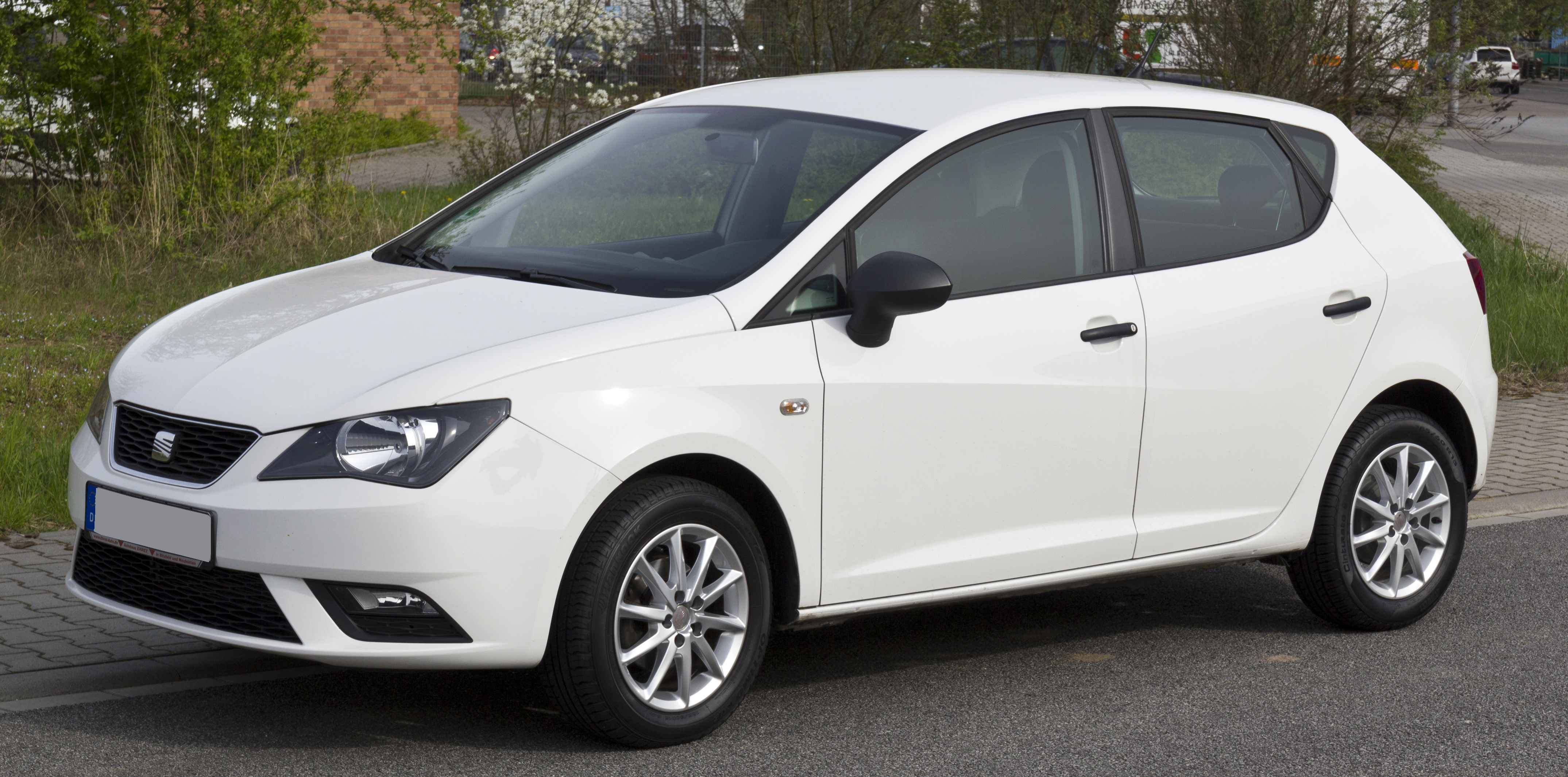 File:Seat Ibiza 6J Facelift front 20140401.jpg - Wikimedia Commons