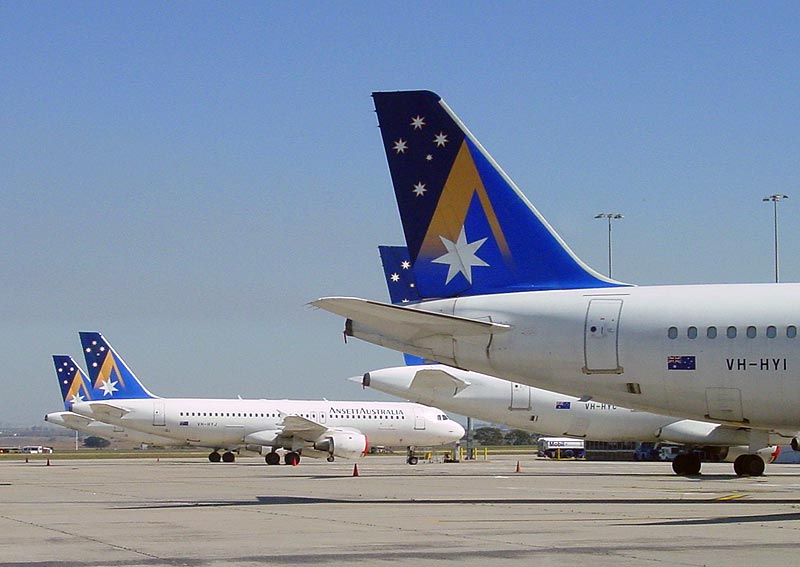 File:Several Airbus A320 of Ansett Australia parked at Melbourne Airport.jpg