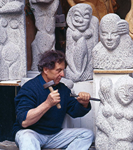 Shelomo Selinger in his studio.jpg