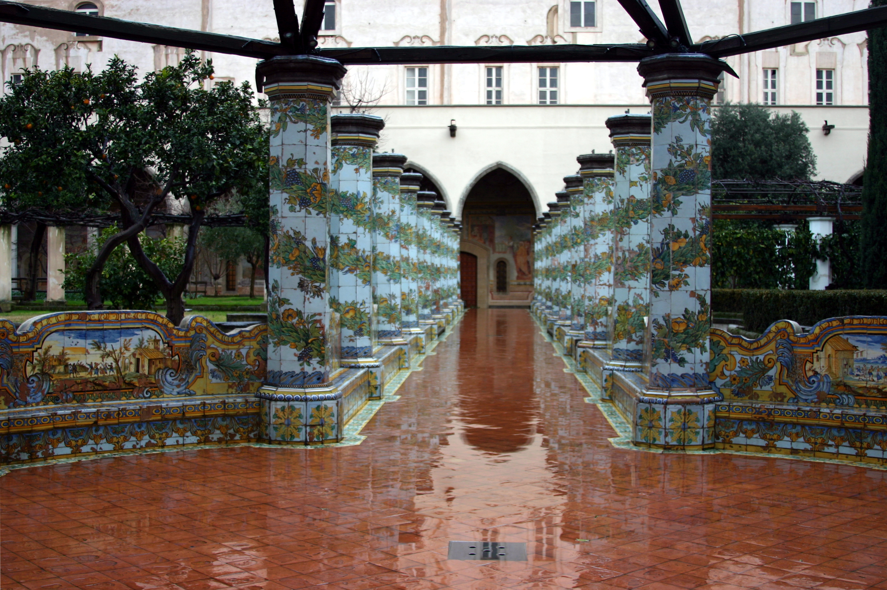 File:Tile decorated columns - Cloister of Santa Chiara ...