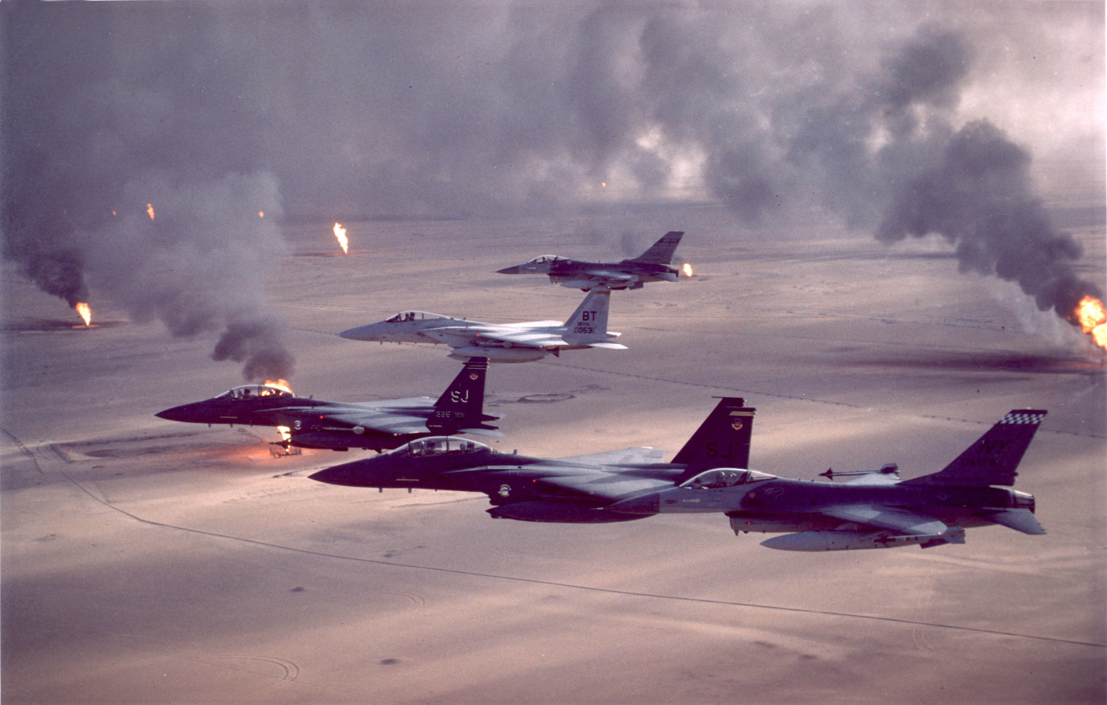 USAF_F-16A_F-15C_F-15E_Desert_Storm_pic.jpg