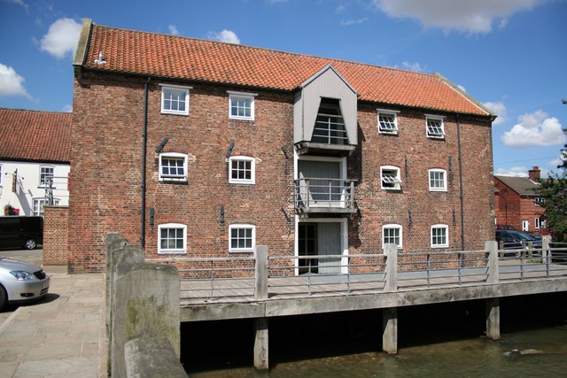 File:Wharfage - geograph.org.uk - 515599.jpg