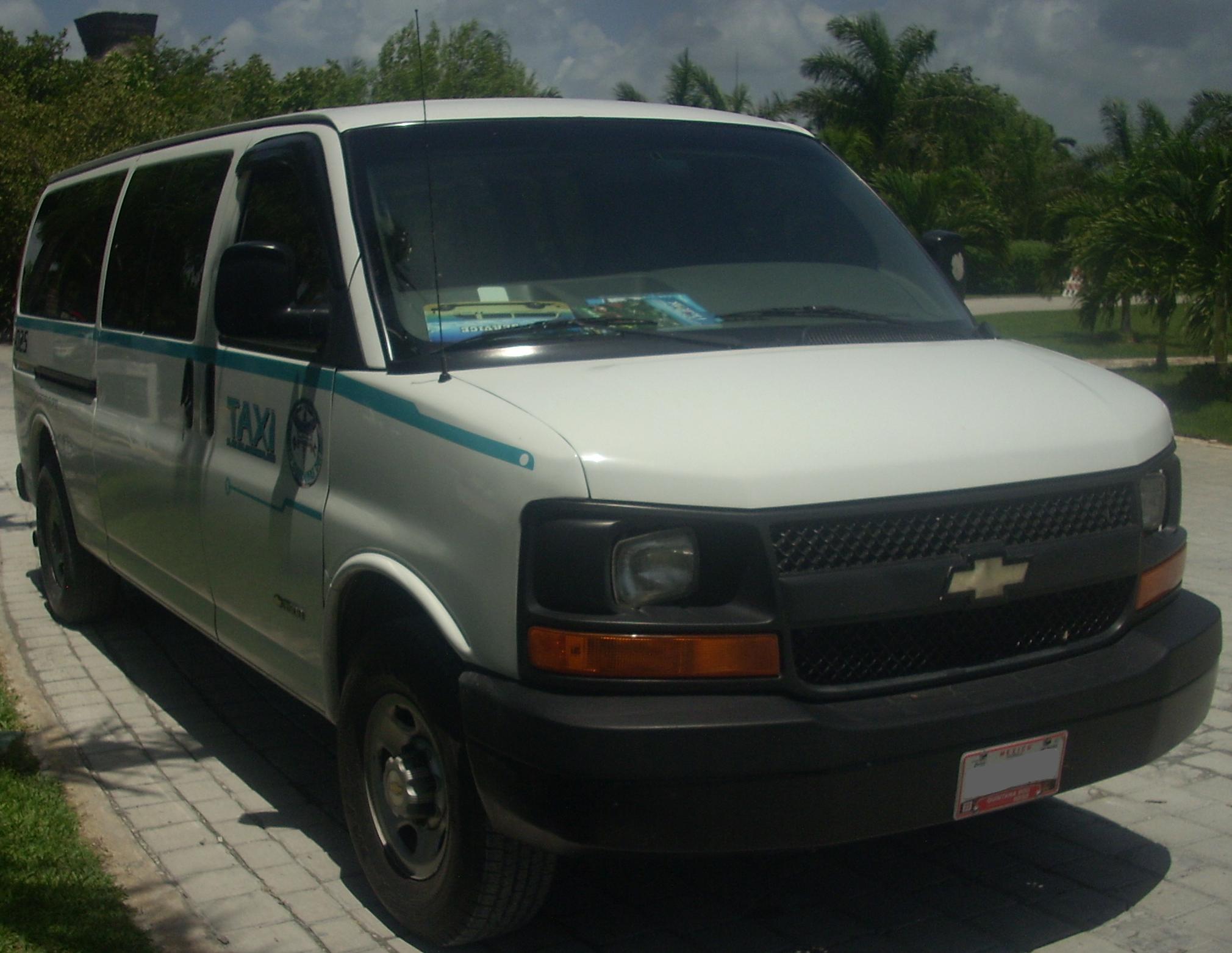 File:'03-'05 Chevrolet Express Taxi  - Wikimedia Commons