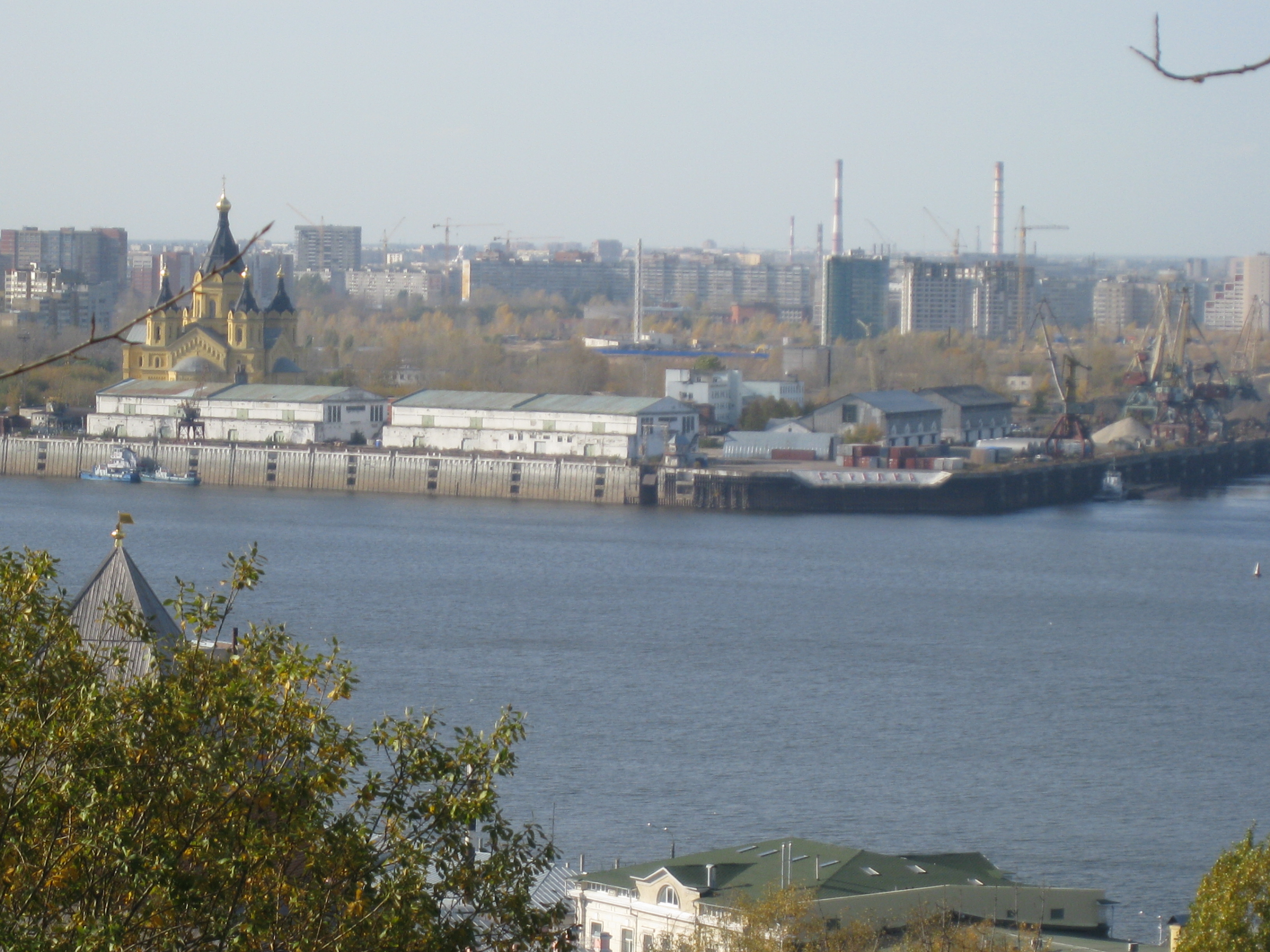 Место впадения оки в волгу. Место слияния Оки и Волги в Нижнем Новгороде. Нижний Новгород слияние рек Ока и Волга. Встреча Волги и Оки. Слияние Оки и Волги линия.