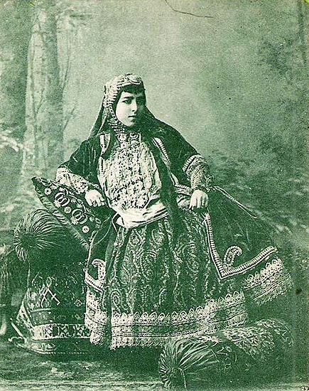 File:Azeri woman from nakhcivan.JPG