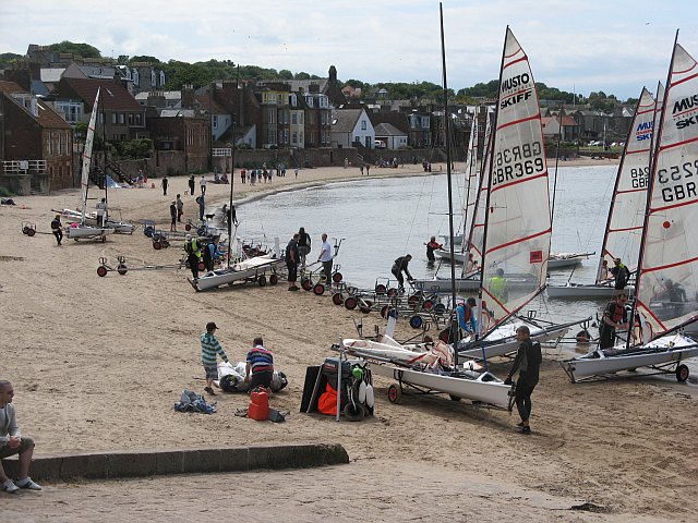 File:Beach, North Berwick Bay - geograph.org.uk - 1367996.jpg