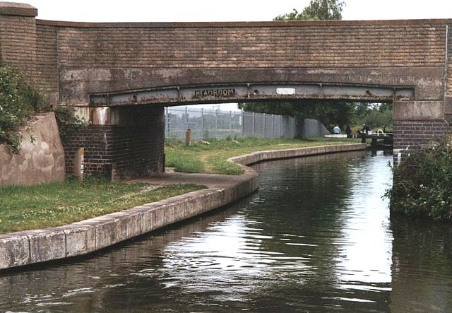 File:Bridge 161 Trent and Mersey Canal - geograph.org.uk - 496229.jpg