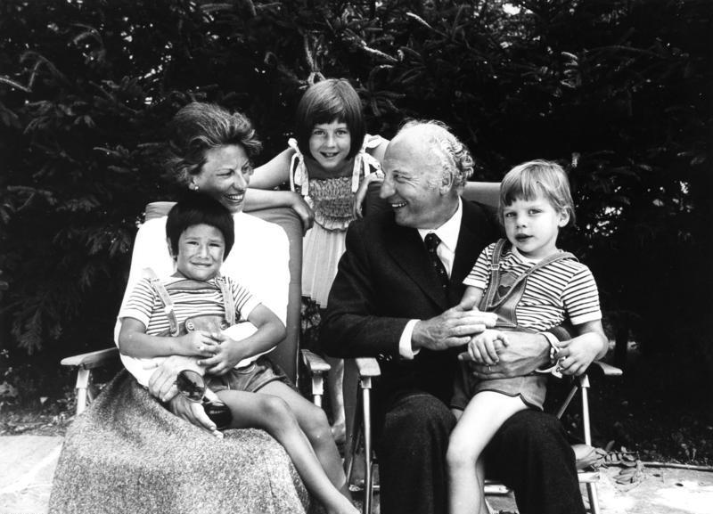 File:Bundesarchiv B 145 Bild-F043606-0020, Bundespräsident mit Familie im Urlaub.jpg