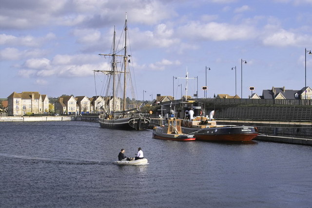 File:Chatham Marina - geograph.org.uk - 664978.jpg