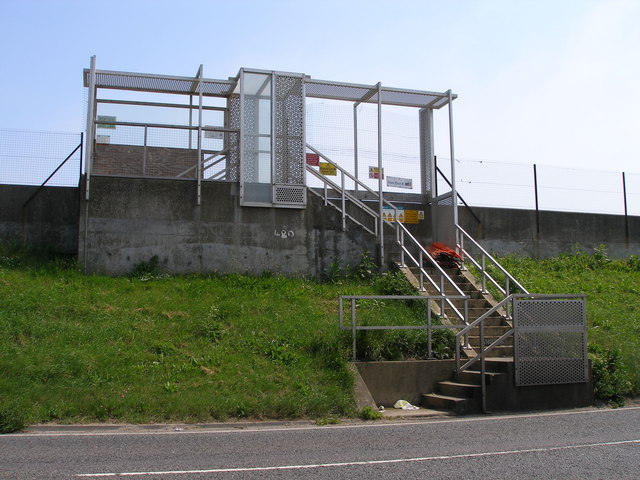 File:Closed off access to Dymchurch sea wall - geograph.org.uk - 455599.jpg