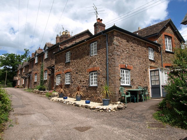 File:Cottages at Bolham - geograph.org.uk - 1397764.jpg